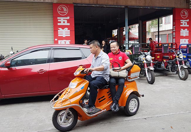 廣州博皓為番禺殘疾人士郭女士捐贈(zèng)助殘車(chē)